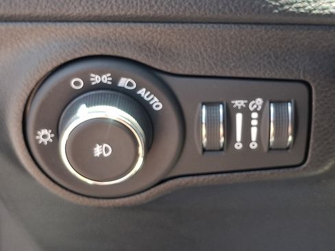 Used 2020 Jeep Compass Latitude w/ Cold Weather Group AWD/4WD image 24