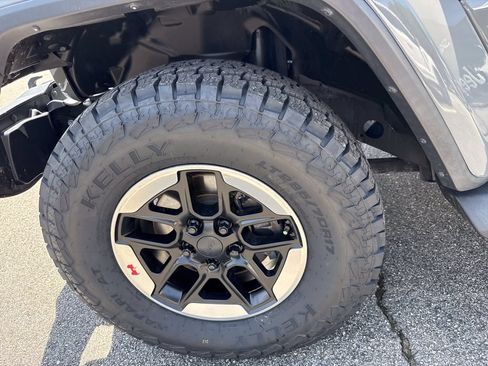 Used 2020 Jeep Wrangler Unlimited Sahara AWD/4WD image 11