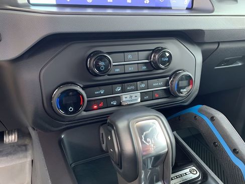 Used 2024 Ford Bronco Black Diamond image 22