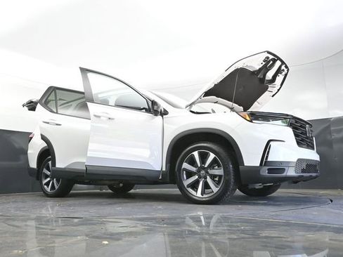 Certified 2025 Honda Pilot Sport image 49