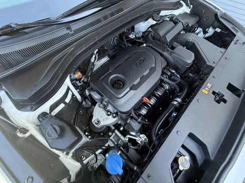 Used 2019 Hyundai Santa Fe SEL image 18