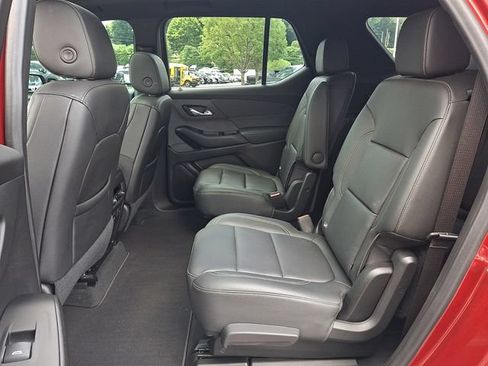 Used 2023 Chevrolet Traverse LT w/ LT Premium Package AWD/4WD image 18
