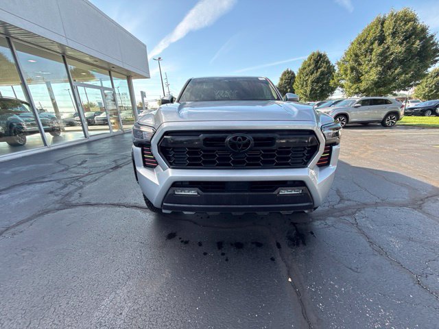 Used 2025 Toyota Tacoma TRD Off-Road AWD/4WD image 2