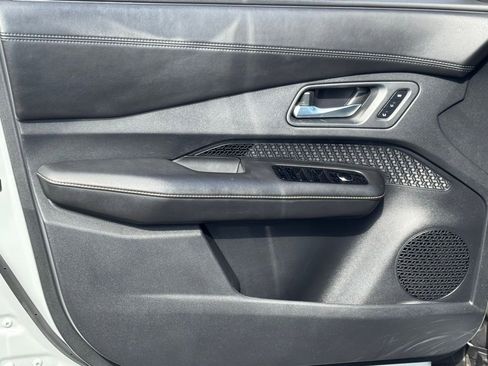 Used 2023 Nissan Ariya FWD image 17