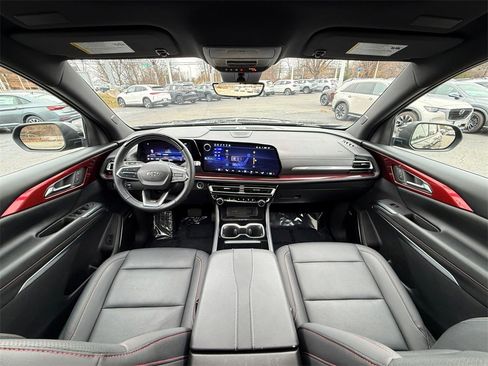 Used 2024 Chevrolet Traverse Z71 w/ Enhanced Driving Package image 23