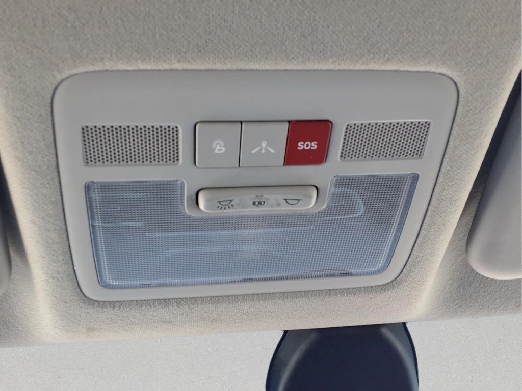 Used 2022 Hyundai Venue Limited FWD image 21