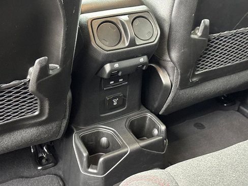 Used 2025 Jeep Wrangler Rubicon image 9