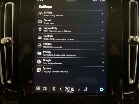 Used 2025 Volvo XC40 B5 Plus image 43