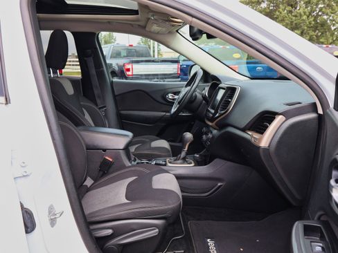 Used 2014 Jeep Cherokee Latitude w/ Comfort/Convenience Group image 28