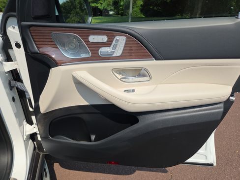 Used 2022 Mercedes-Benz GLS 450 4MATIC image 17