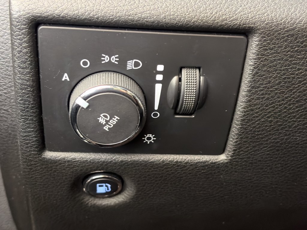 Used 2015 Jeep Grand Cherokee Altitude AWD/4WD image 23