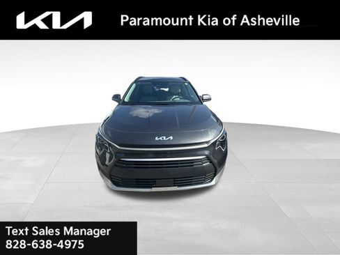 Certified 2025 Kia Niro EX FWD image 1