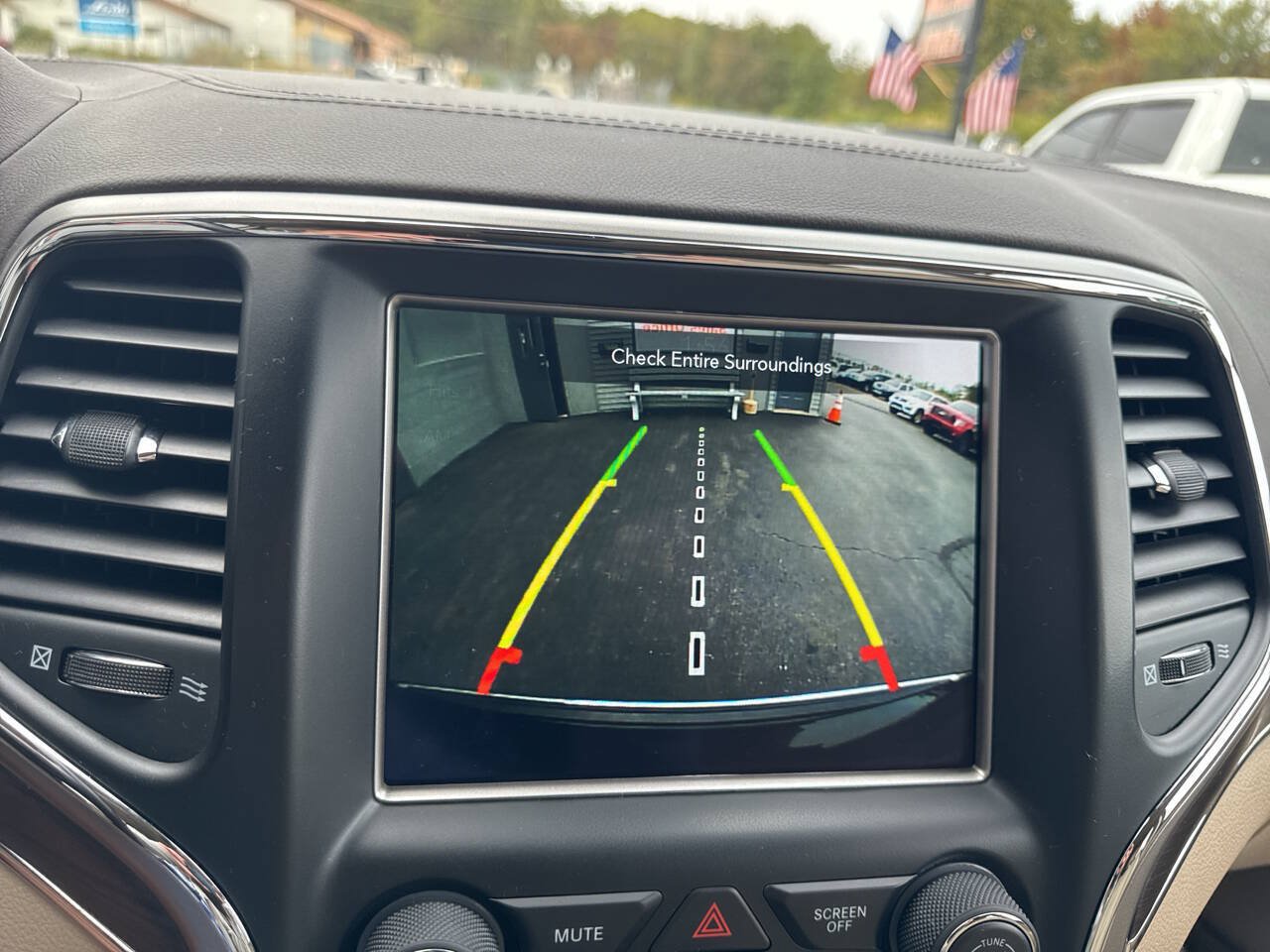Used 2018 Jeep Grand Cherokee Overland AWD/4WD image 30