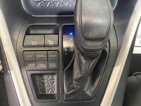 Used 2020 Toyota RAV4 XLE image 29