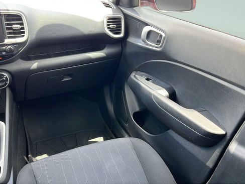 Used 2024 Hyundai Venue SE FWD image 13