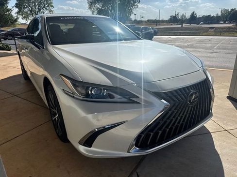 Certified 2025 Lexus ES 350 w/ Premium Package FWD image 2