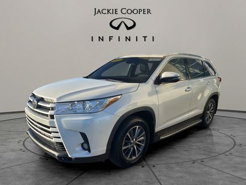 Used 2019 Toyota Highlander XLE image 12