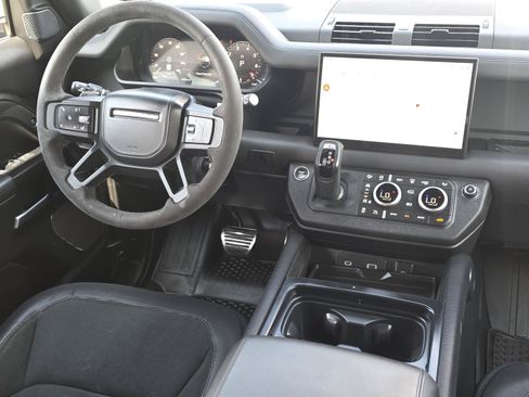 Used 2023 Land Rover Defender 110 V8 AWD/4WD image 11