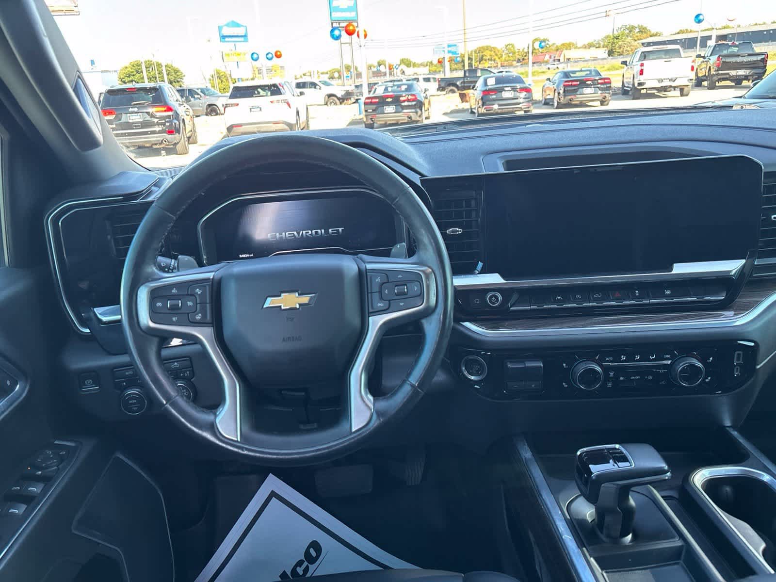 Used 2022 Chevrolet Silverado 1500 LT w/ Leather Package AWD/4WD image 17