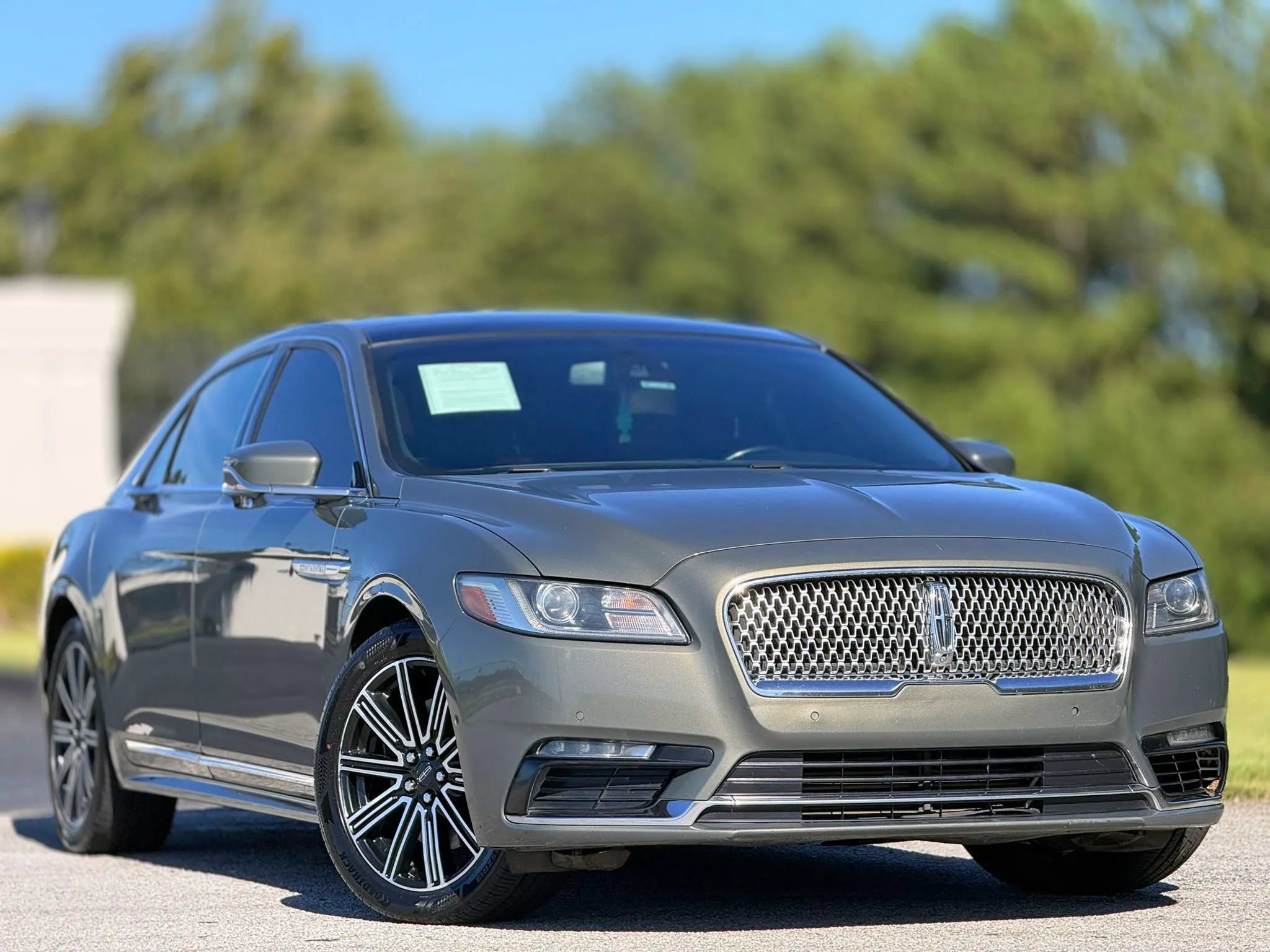 Used 2017 Lincoln Continental Reserve w/ Technology Package FWD image 4