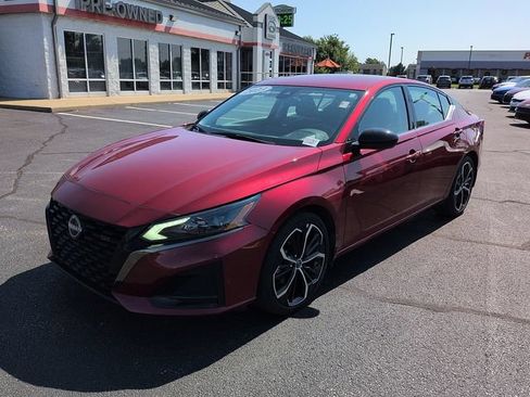 Used 2023 Nissan Altima 2.5 SR FWD image 3
