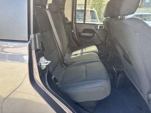Used 2022 Jeep Gladiator Sport AWD/4WD image 9