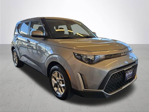 Used 2025 Kia Soul LX w/ LX Technology Package image 5