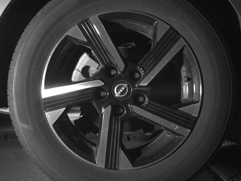 Used 2025 Nissan Sentra SV FWD image 15