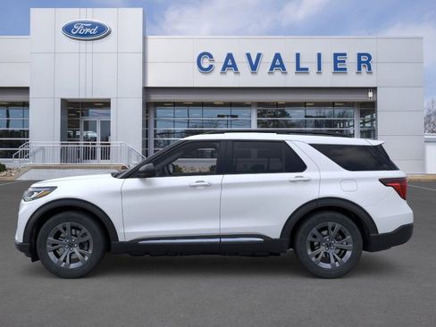 Used 2025 Ford Explorer Active w/ Active Comfort Package image 3