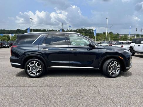 Used 2024 Hyundai Palisade SEL w/ Premium Package FWD image 2