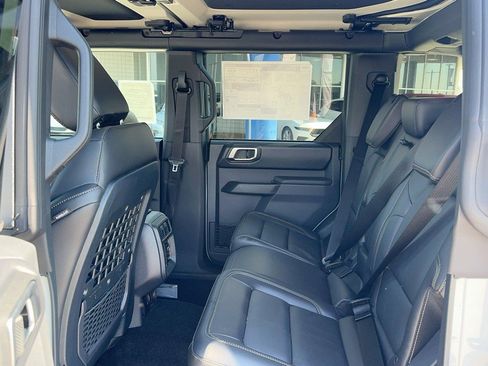 New 2026 Ford Bronco Badlands w/ Sasquatch Package AWD/4WD image 4