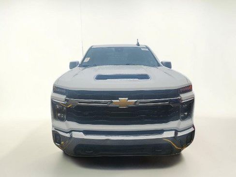 Used 2024 Chevrolet Silverado 2500 LT w/ Convenience Package AWD/4WD image 2