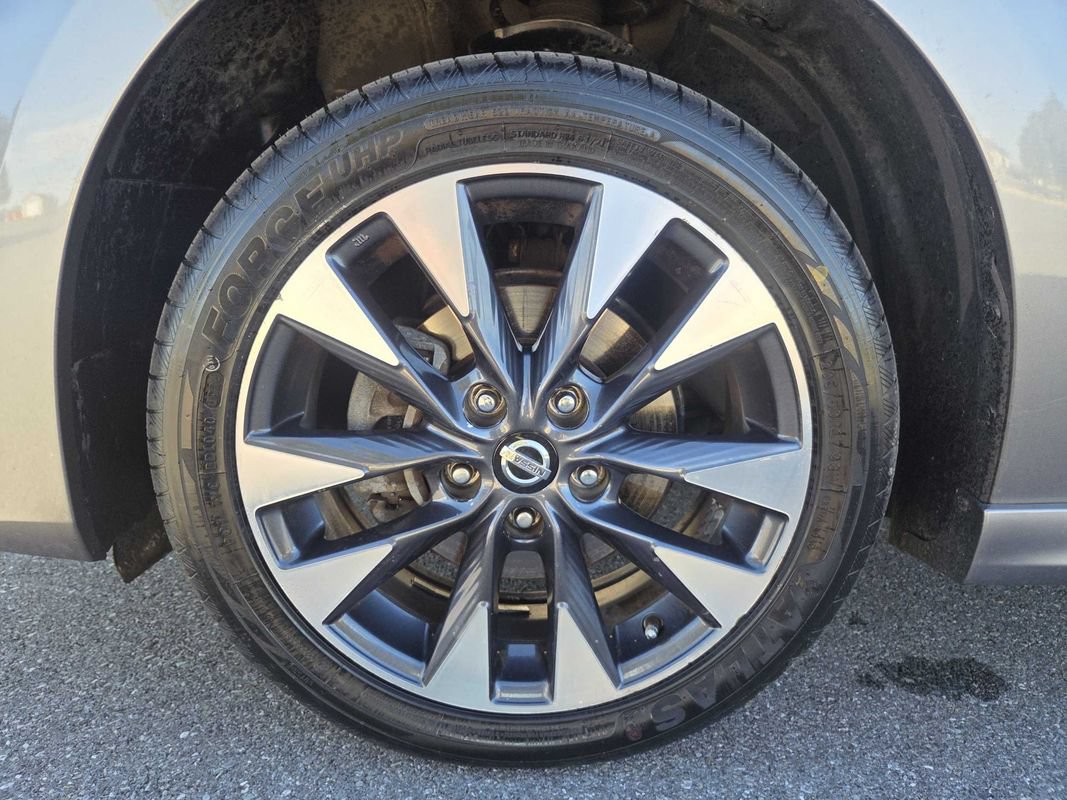 Used 2017 Nissan Sentra SR w/ Driver's Assist Package FWD image 26