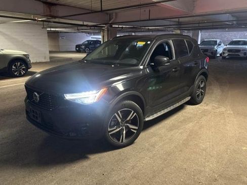 Used 2023 Volvo XC40 B5 Plus w/ Climate Package image 2