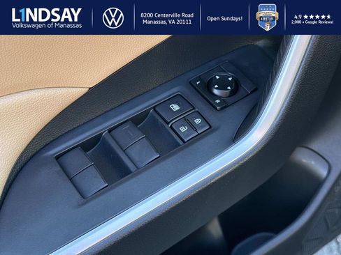 Used 2019 Toyota RAV4 LE image 18