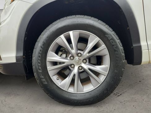 Used 2015 Toyota Highlander LE FWD image 9