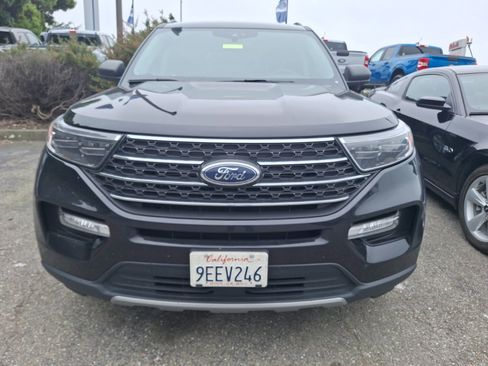 Used 2022 Ford Explorer XLT w/ Equipment Group 202A image 2