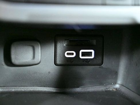 Used 2023 GMC Acadia SLT image 29