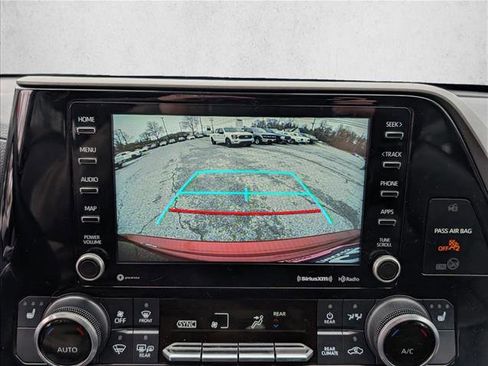 Used 2022 Toyota Highlander XLE image 14