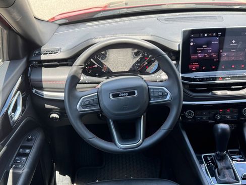 Used 2025 Jeep Compass Trailhawk AWD/4WD image 27