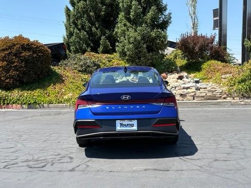 Used 2025 Hyundai Elantra SEL FWD image 5