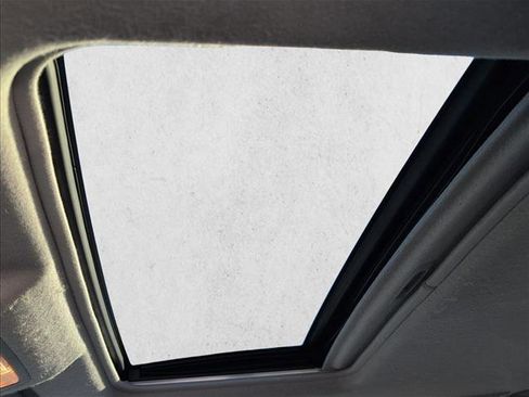 Used 2013 Toyota Highlander Limited image 25