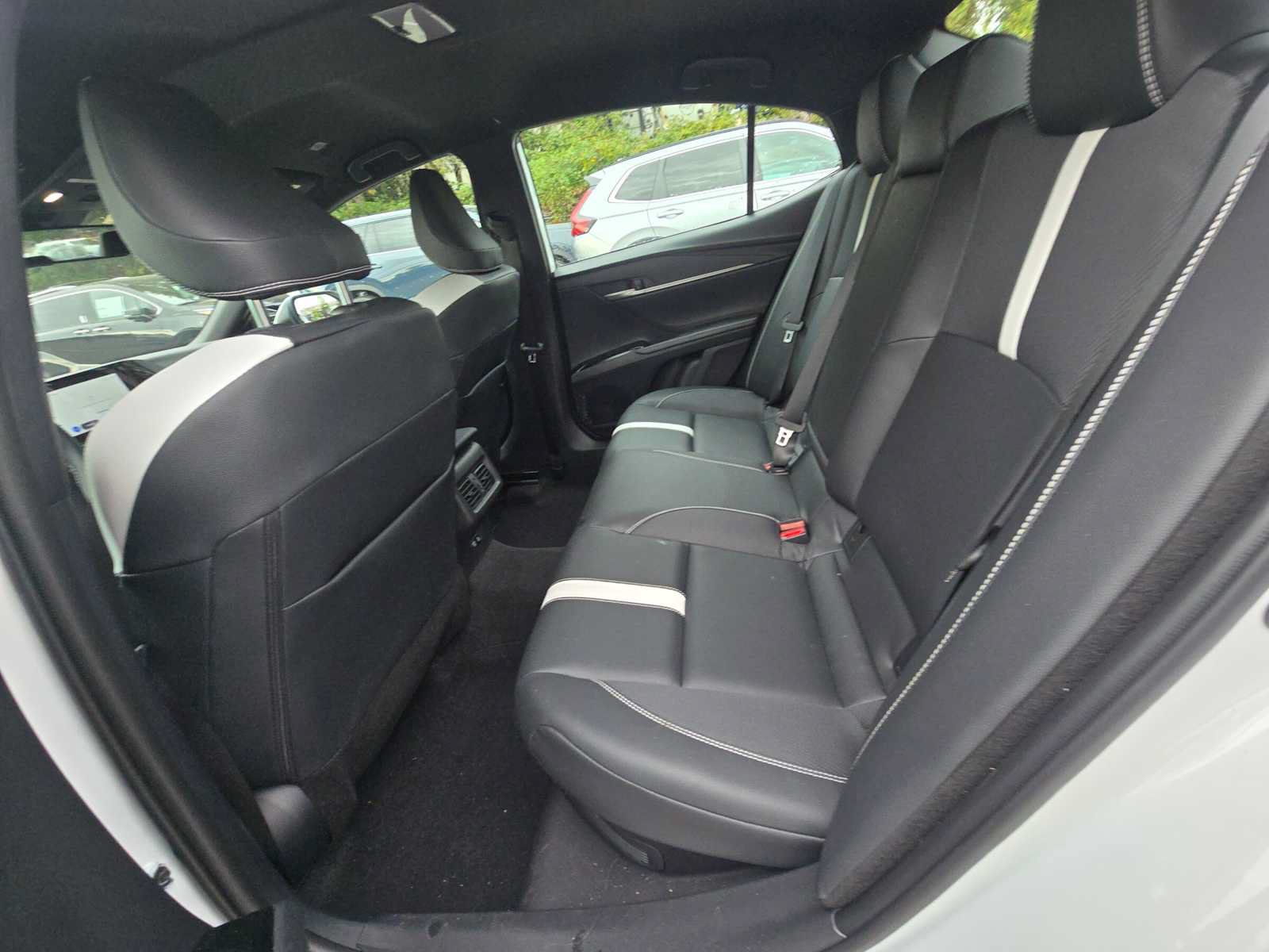 Used 2026 Toyota Camry SE w/ Convenience Package FWD image 16