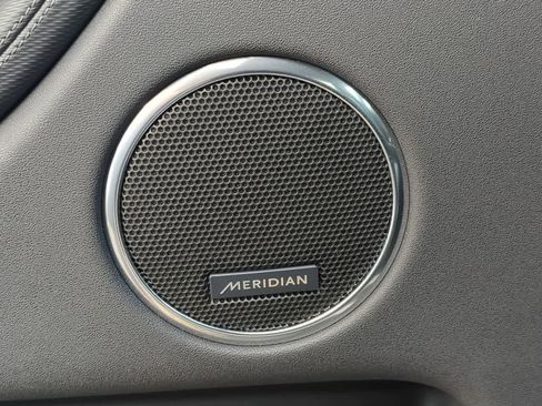 Certified 2025 Land Rover Discovery Sport Dynamic SE image 31