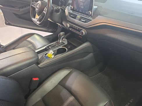 Used 2024 Nissan Altima 2.5 SR FWD image 17