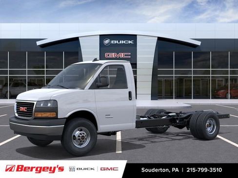 New 2026 GMC Savana 3500 RWD image 3