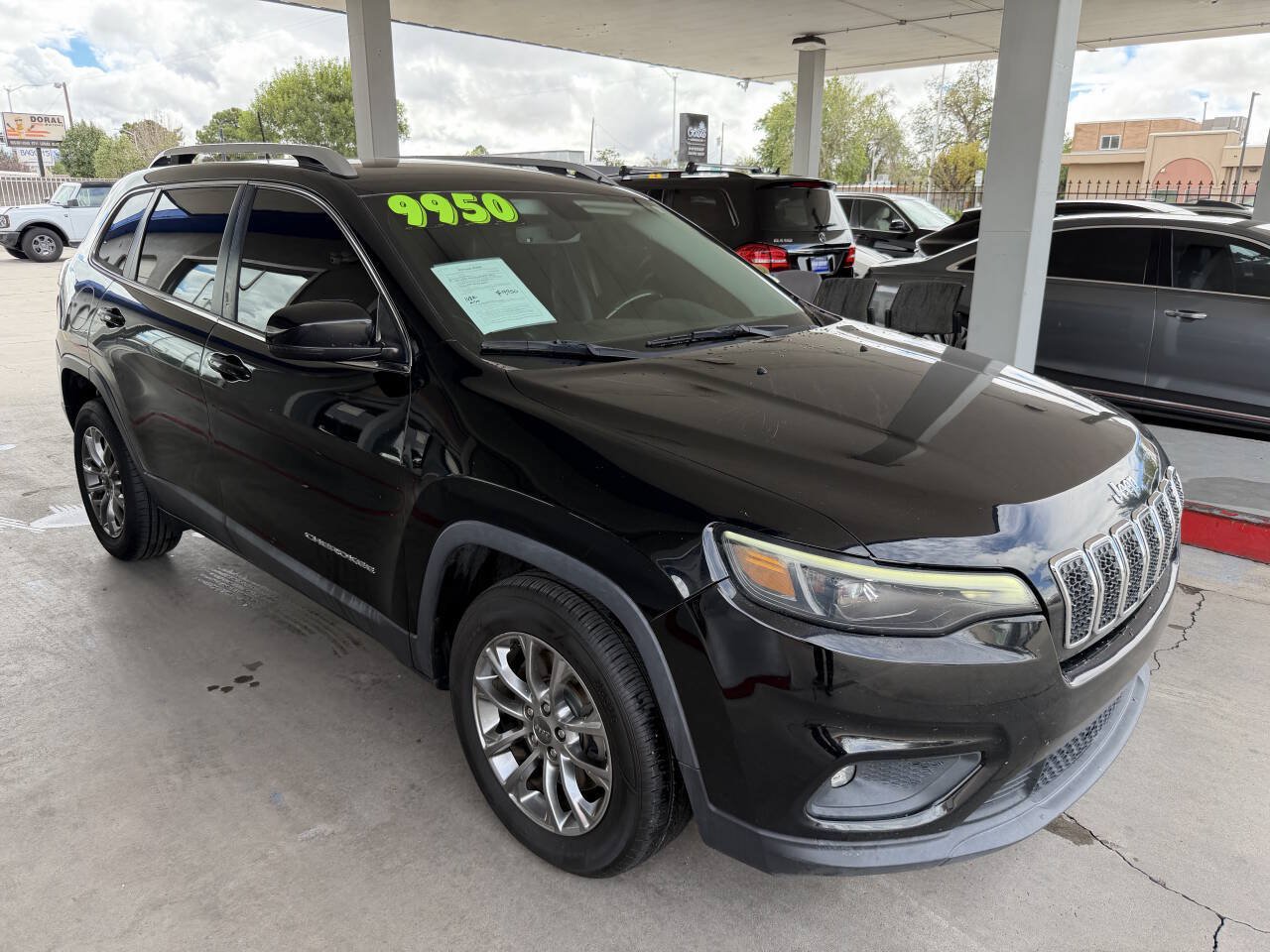 Used 2019 Jeep Cherokee Latitude Plus w/ Comfort/Convenience Group FWD image 2