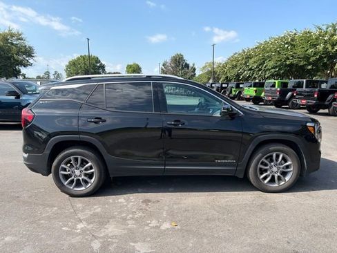 Used 2024 GMC Terrain SLT AWD/4WD image 2