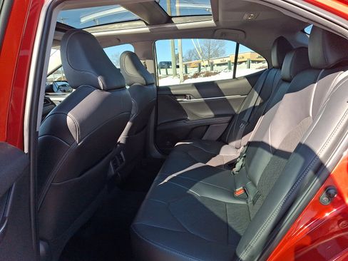 Used 2021 Toyota Camry XSE image 9