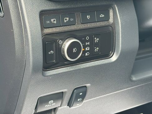 Used 2024 Ford F350 Platinum w/ FX4 Off-Road Package image 17